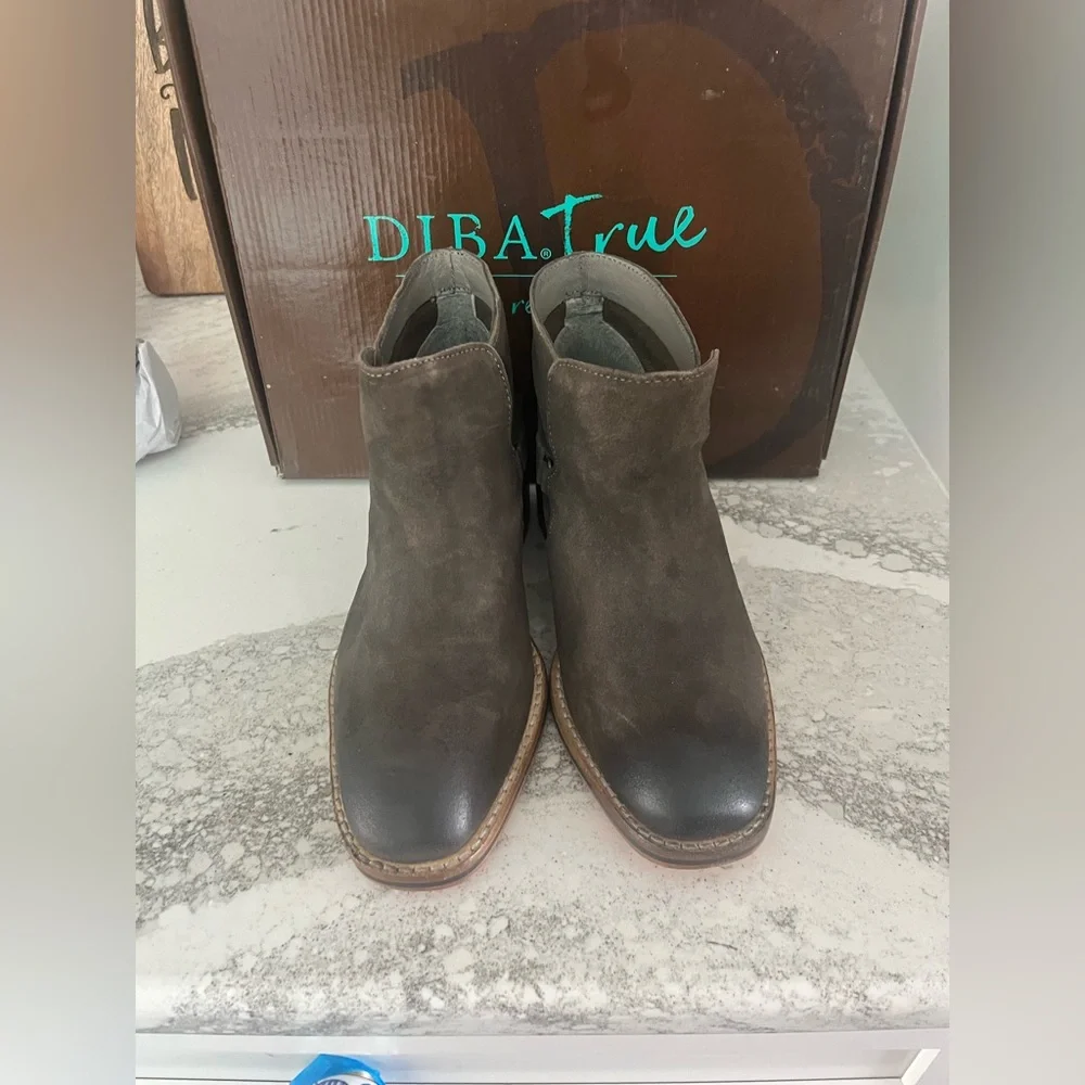 Diba True Caspian Women’s Booties Dark Grey Casual- NIB